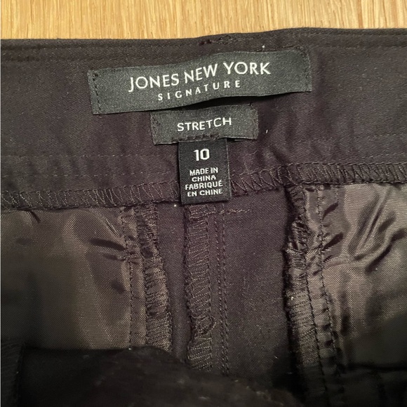 Jones New York Signature Stretch Shorts - Picture 3 of 5